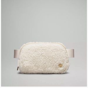 Lululemon Sherpa belt bag